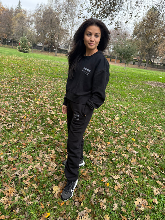 Move with purpose | Women’s Relax Crop Crewneck
